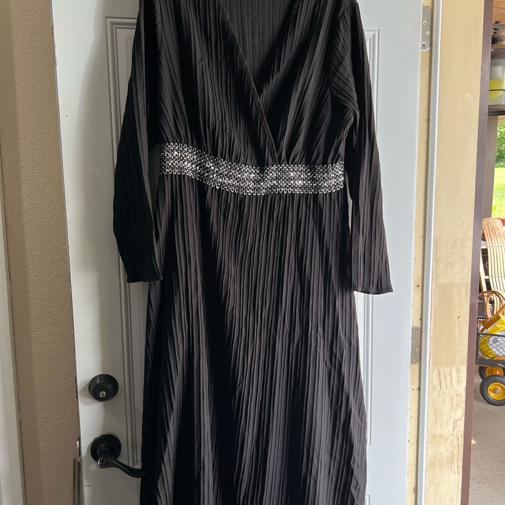 SHEIN Black Long Sleeve Pleated Maxi Dress with Beaded Waist